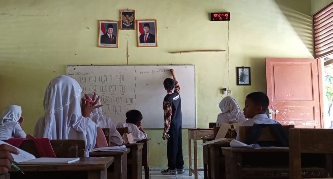 KKN UNS Kelompok 19 Resmi Dimulai, Pengajaran Aksara Jawa Jadi Program Perdana di Desa Bergolo