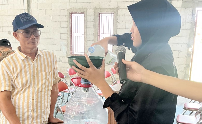 Mahasiswa KKN UNS Edukasi Petani Bergolo soal Tanah Asam dan Mikroba